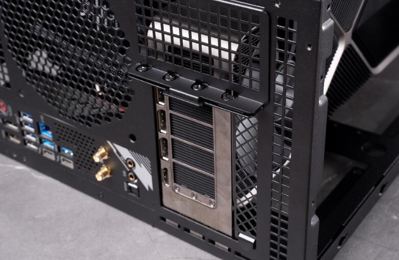 银欣SUGO 17机箱开箱评测 银欣SUGO 17机箱开箱评测