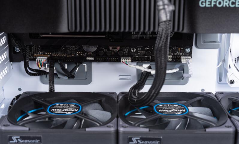 Antec C8 White机箱开箱评测 Antec C8 White机箱开箱评测