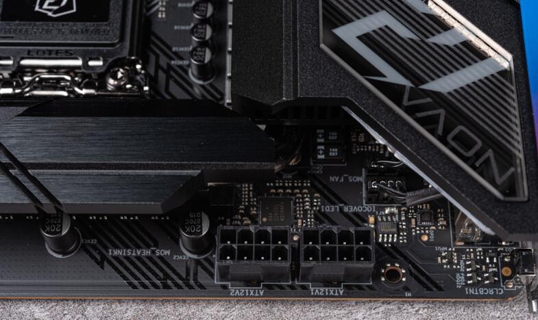 ASRock Phantom Gaming Z790 Nova WiFi开箱评测 ASRock Phantom Gaming Z790 Nova WiFi开箱评测