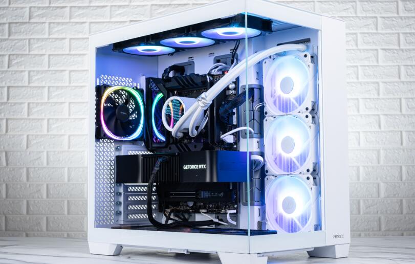 Antec C8 White机箱开箱评测 Antec C8 White机箱开箱评测