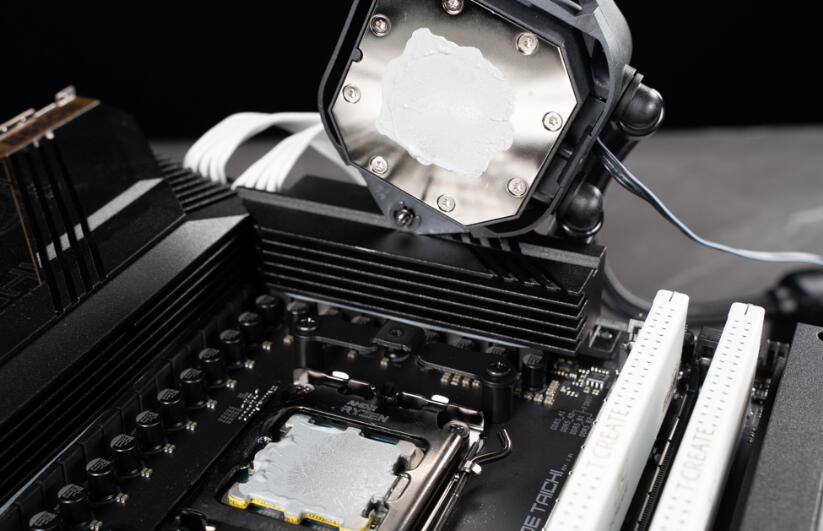 be quiet!PURE LOOP 2 240mm一体式水冷开箱评测 be quiet!PURE LOOP 2 240mm一体式水冷开箱评测