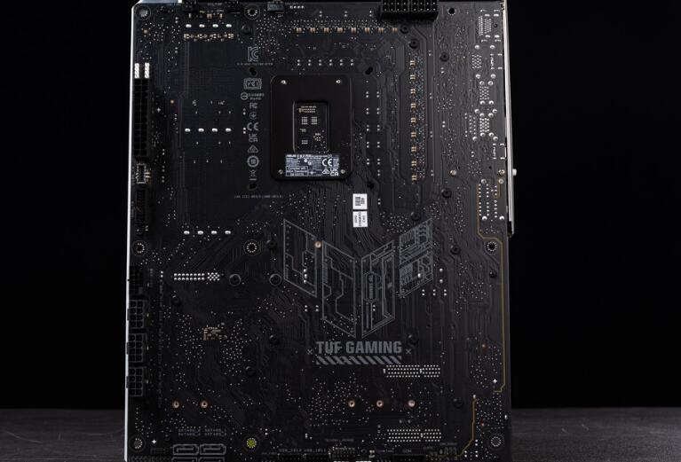 TUF GAMING Z790-BTF WIFI和RTX 4070 Ti SUPER BTF开箱评测