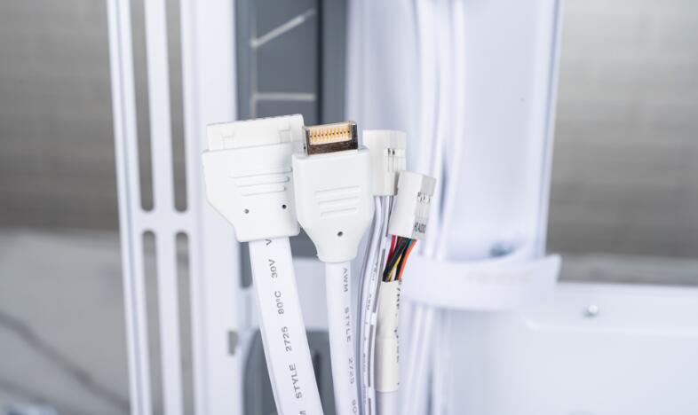 Antec C8 White机箱开箱评测 Antec C8 White机箱开箱评测