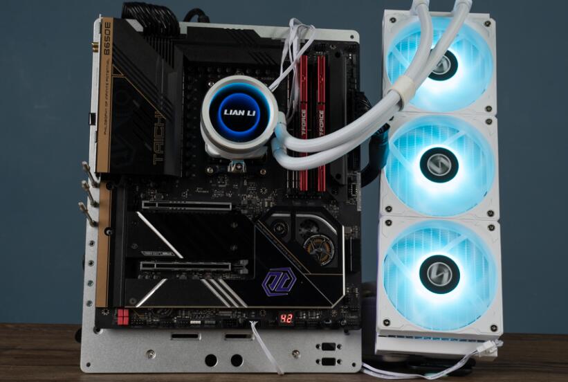 联力GALAHAD II TRINITY 360 White ARGB水冷开箱评测 联力GALAHAD II TRINITY 360 White ARGB水冷开箱评测