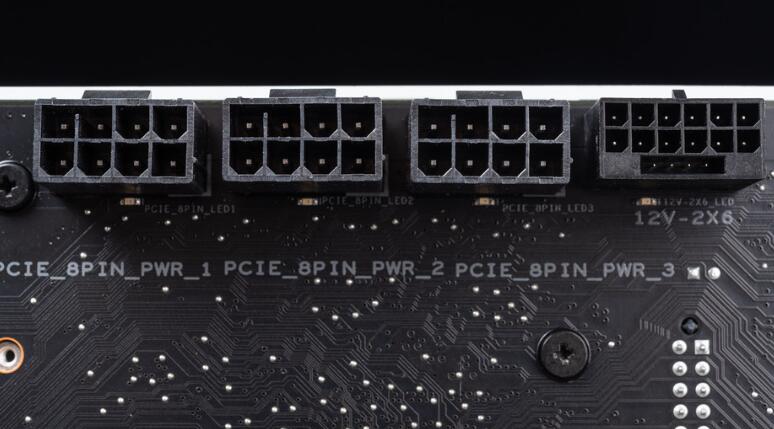 TUF GAMING Z790-BTF WIFI和RTX 4070 Ti SUPER BTF开箱评测