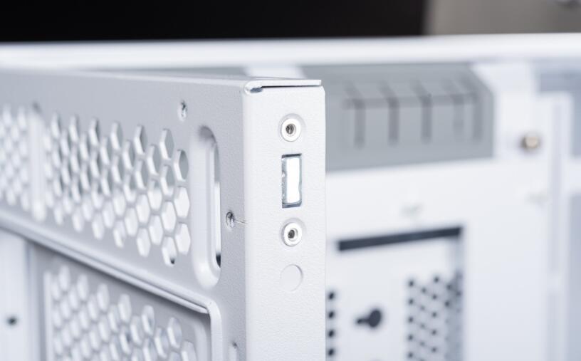 LIAN LI O11 VISION机箱开箱评测