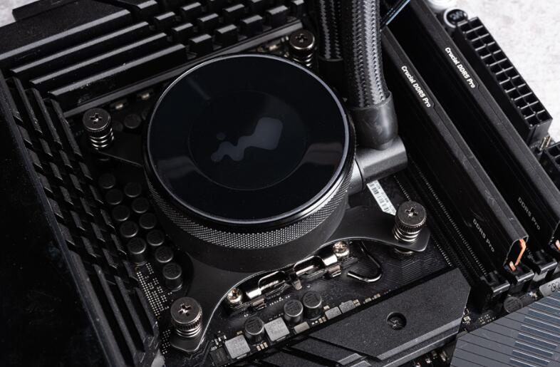 InWin MR36水冷散热器开箱评测 InWin MR36水冷散热器开箱评测