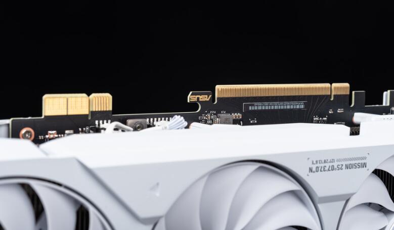 TUF GAMING Z790-BTF WIFI和RTX 4070 Ti SUPER BTF开箱评测