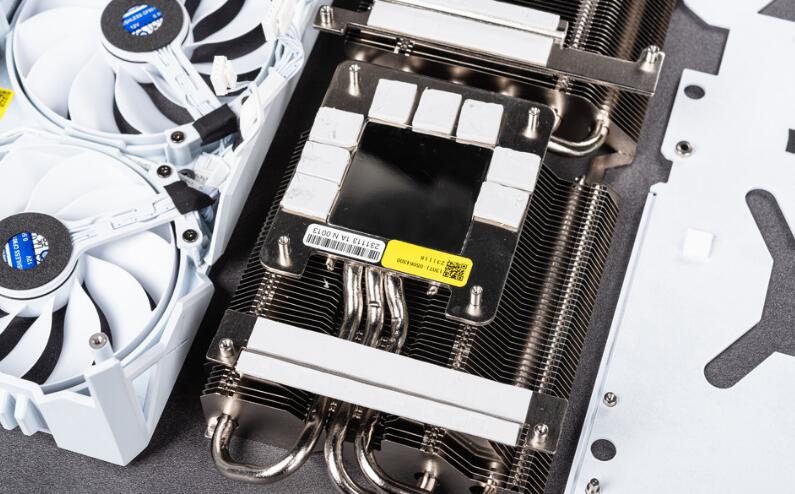 TUF GAMING Z790-BTF WIFI和RTX 4070 Ti SUPER BTF开箱评测