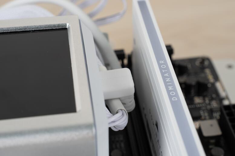 联力Galahad II LCD 360一体式水冷开箱评测 联力Galahad II LCD 360一体式水冷开箱评测