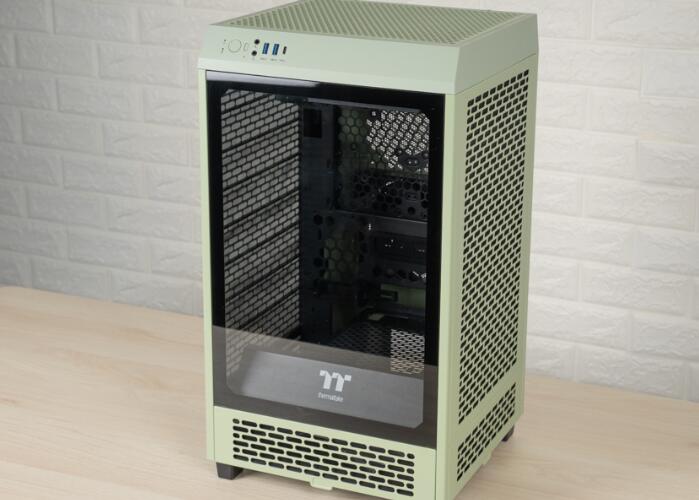 曜越thermaltake透视The Tower 200迷你机箱开箱评测