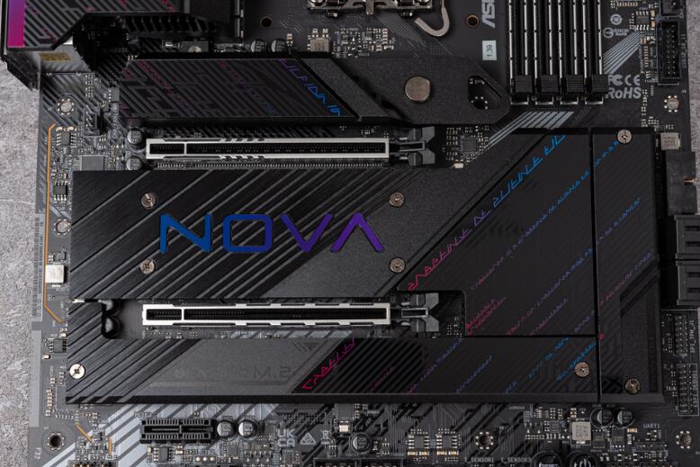 ASRock Phantom Gaming Z790 Nova WiFi开箱评测 ASRock Phantom Gaming Z790 Nova WiFi开箱评测