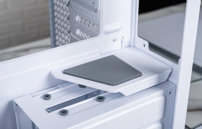 Antec C8 White机箱开箱评测 Antec C8 White机箱开箱评测