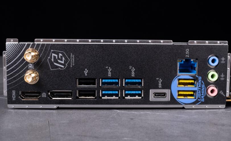 ASRock Phantom Gaming Z790 Riptide WiFi主板开箱评测 ASRock Phantom Gaming Z790 Riptide WiFi主板开箱评测