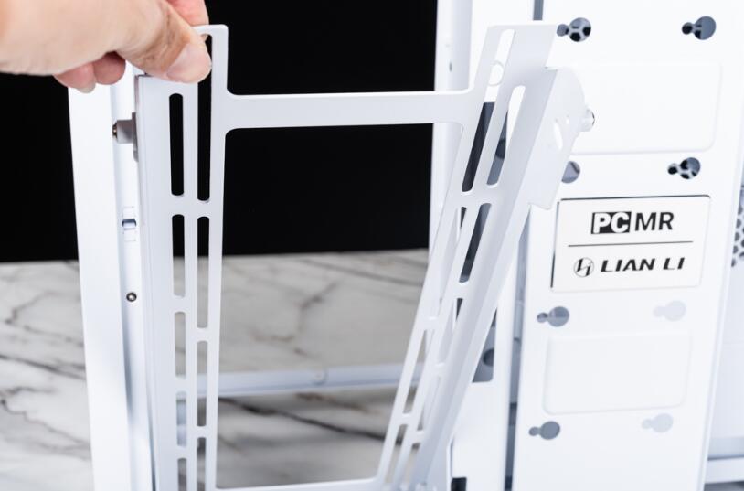 LIAN LI O11 VISION机箱开箱评测