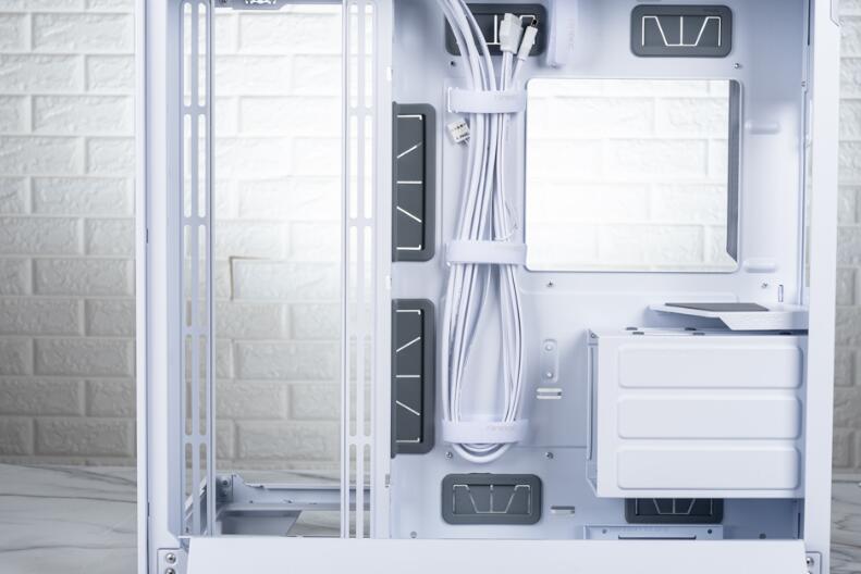 Antec C8 White机箱开箱评测 Antec C8 White机箱开箱评测