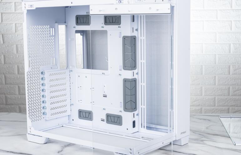 Antec C8 White机箱开箱评测 Antec C8 White机箱开箱评测